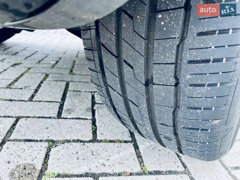 Внедорожник / Кроссовер Volkswagen Touareg 2018 в Киеве