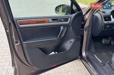 Внедорожник / Кроссовер Volkswagen Touareg 2012 в 
