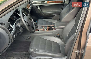 Внедорожник / Кроссовер Volkswagen Touareg 2012 в 