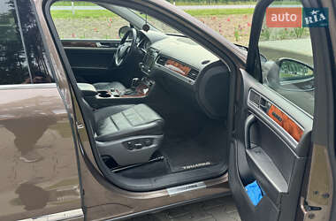 Внедорожник / Кроссовер Volkswagen Touareg 2012 в 