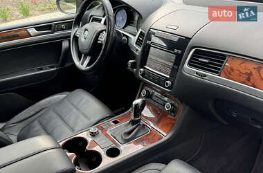 Внедорожник / Кроссовер Volkswagen Touareg 2012 в 