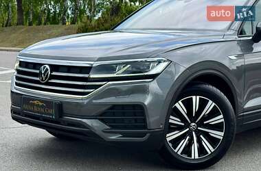 Внедорожник / Кроссовер Volkswagen Touareg 2021 в 