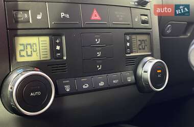 Внедорожник / Кроссовер Volkswagen Touareg 2007 в 