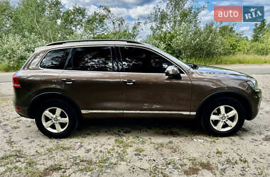 Внедорожник / Кроссовер Volkswagen Touareg 2013 в Киеве
