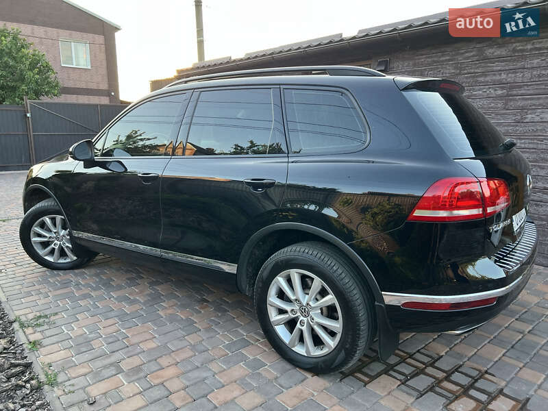 Внедорожник / Кроссовер Volkswagen Touareg 2015 в Кривом Роге