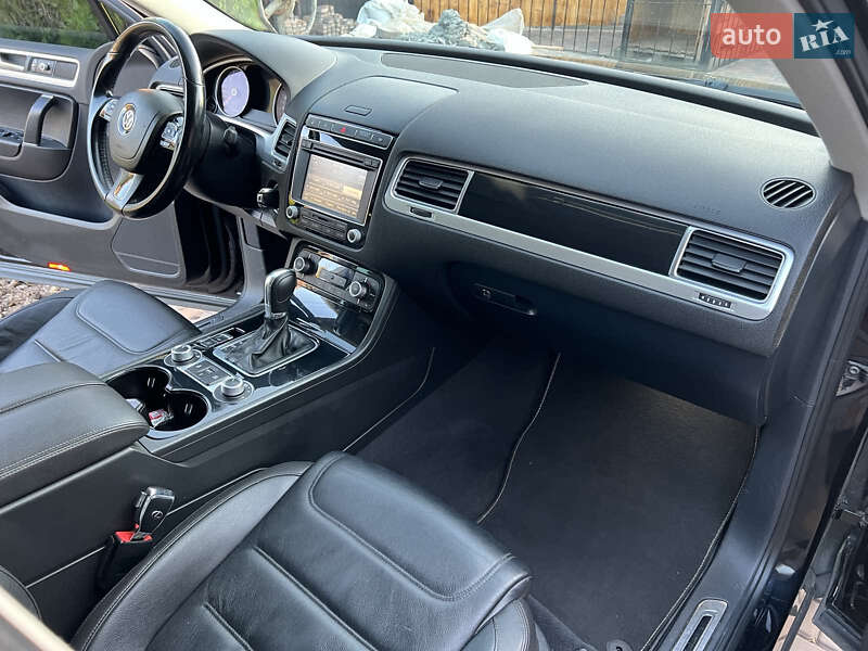 Внедорожник / Кроссовер Volkswagen Touareg 2015 в Кривом Роге