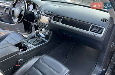 Внедорожник / Кроссовер Volkswagen Touareg 2015 в 