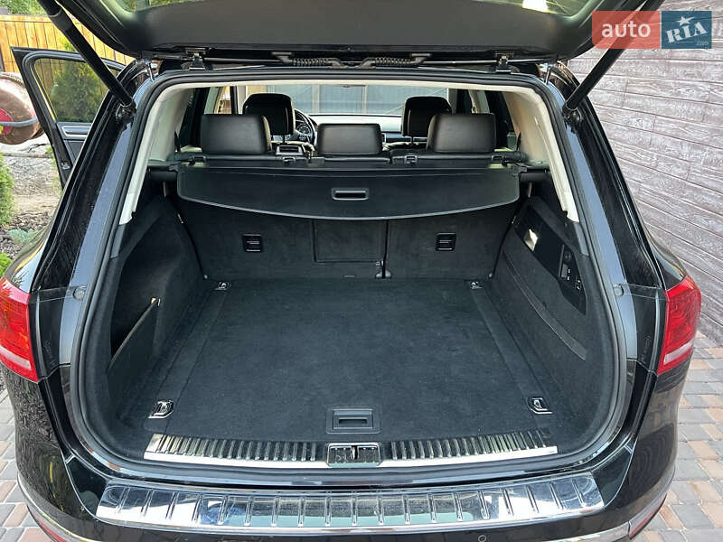 Внедорожник / Кроссовер Volkswagen Touareg 2015 в Кривом Роге