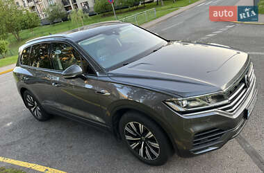 Позашляховик / Кросовер Volkswagen Touareg 2021 в Києві