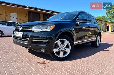 Позашляховик / Кросовер Volkswagen Touareg 2011 в Рівному