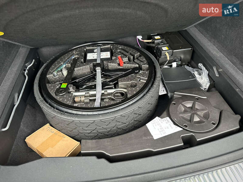Внедорожник / Кроссовер Volkswagen Touareg 2020 в Киеве