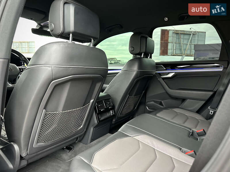 Внедорожник / Кроссовер Volkswagen Touareg 2020 в Киеве