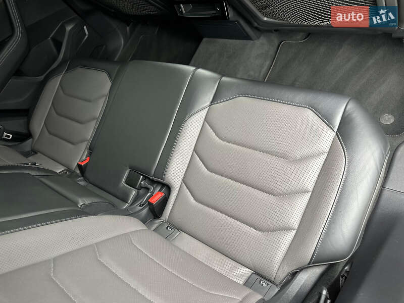 Внедорожник / Кроссовер Volkswagen Touareg 2020 в Киеве