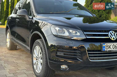 Внедорожник / Кроссовер Volkswagen Touareg 2012 в 