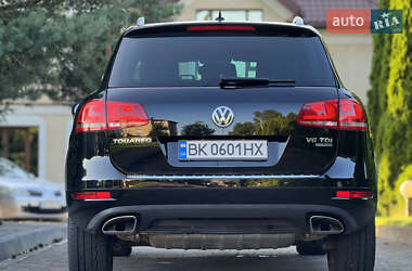 Внедорожник / Кроссовер Volkswagen Touareg 2012 в 