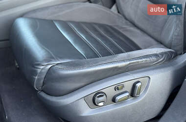 Внедорожник / Кроссовер Volkswagen Touareg 2012 в 