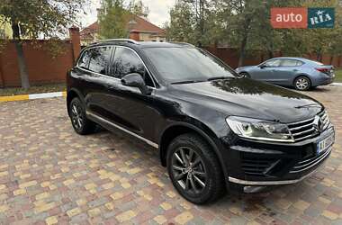 Внедорожник / Кроссовер Volkswagen Touareg 2014 в Киеве