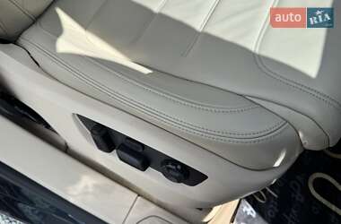 Позашляховик / Кросовер Volkswagen Touareg 2015 в 