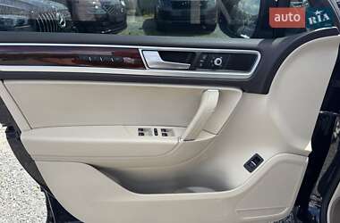 Позашляховик / Кросовер Volkswagen Touareg 2015 в 