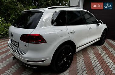 Позашляховик / Кросовер Volkswagen Touareg 2014 в Києві