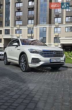 Позашляховик / Кросовер Volkswagen Touareg 2021 в Києві