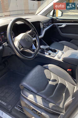 Позашляховик / Кросовер Volkswagen Touareg 2020 в 