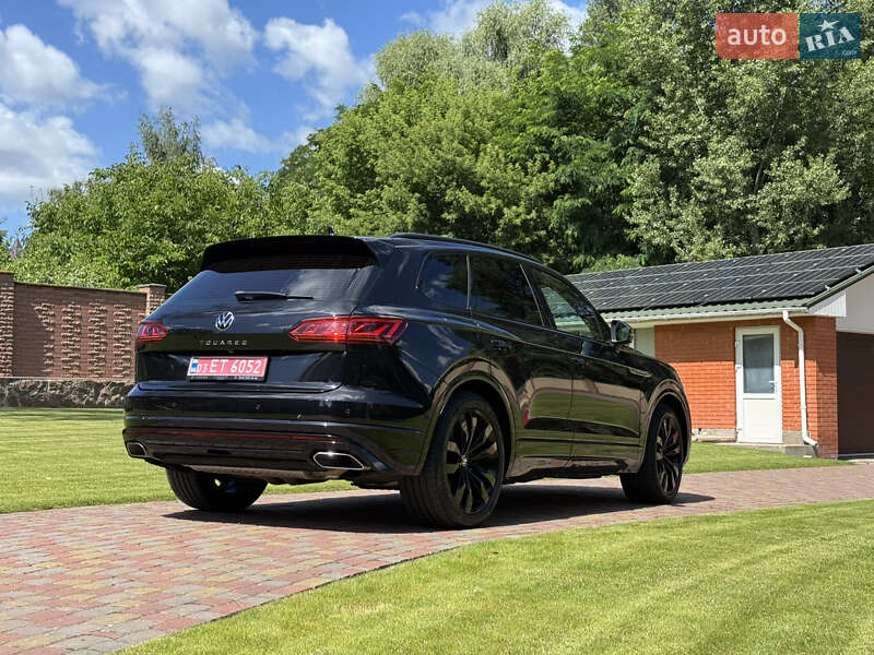 Позашляховик / Кросовер Volkswagen Touareg 2020 в Києві