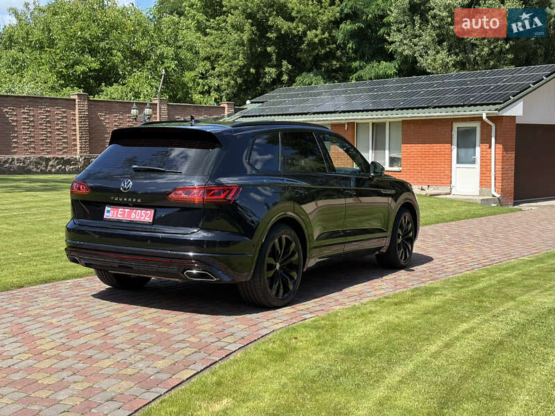Позашляховик / Кросовер Volkswagen Touareg 2020 в Києві