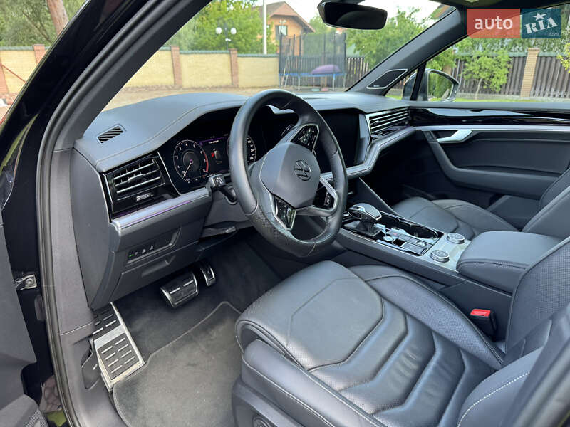 Позашляховик / Кросовер Volkswagen Touareg 2020 в Києві