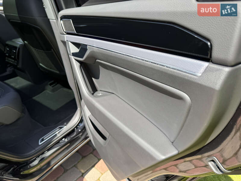 Позашляховик / Кросовер Volkswagen Touareg 2020 в Києві