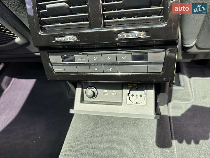 Позашляховик / Кросовер Volkswagen Touareg 2020 в Києві