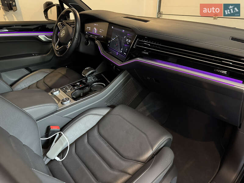Позашляховик / Кросовер Volkswagen Touareg 2020 в Києві