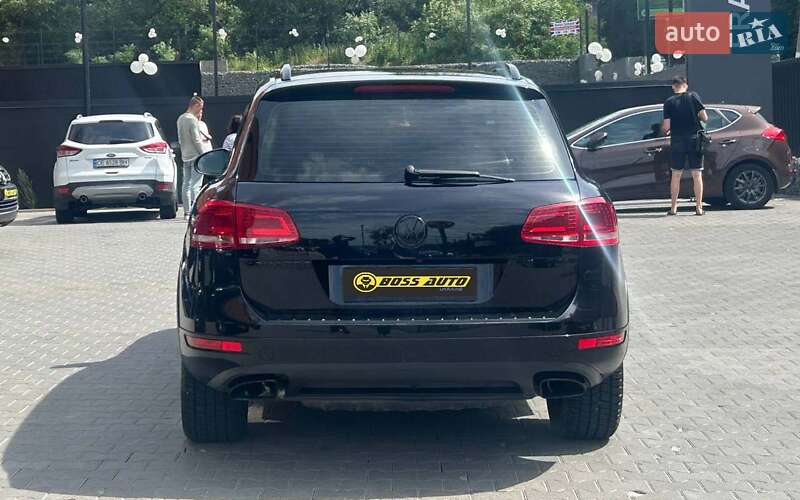 Внедорожник / Кроссовер Volkswagen Touareg 2014 в Черновцах