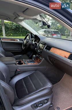Внедорожник / Кроссовер Volkswagen Touareg 2010 в 