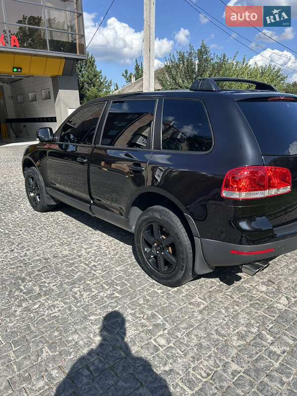 Позашляховик / Кросовер Volkswagen Touareg 2005 в Харкові