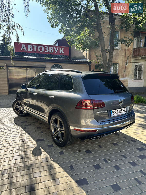 Позашляховик / Кросовер Volkswagen Touareg 2015 в Миколаєві