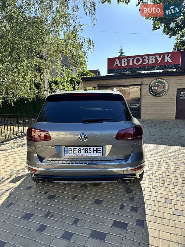 Позашляховик / Кросовер Volkswagen Touareg 2015 в Миколаєві