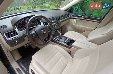Внедорожник / Кроссовер Volkswagen Touareg 2014 в Киеве