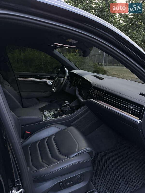 Позашляховик / Кросовер Volkswagen Touareg 2019 в Умані