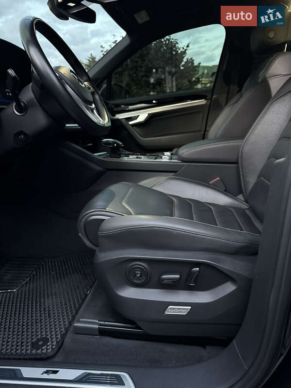 Позашляховик / Кросовер Volkswagen Touareg 2019 в Умані