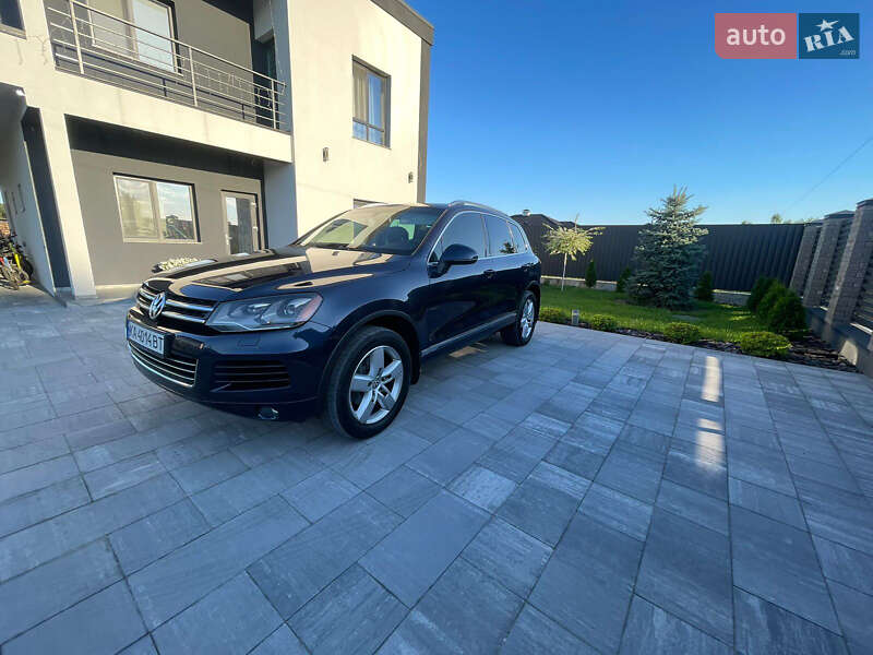 Внедорожник / Кроссовер Volkswagen Touareg 2014 в Киеве