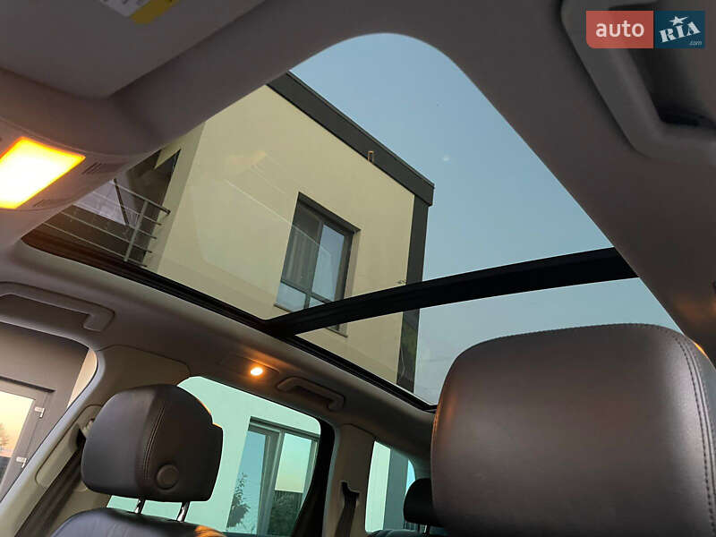 Внедорожник / Кроссовер Volkswagen Touareg 2014 в Киеве