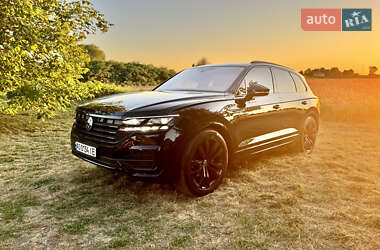 Позашляховик / Кросовер Volkswagen Touareg 2021 в Мукачевому
