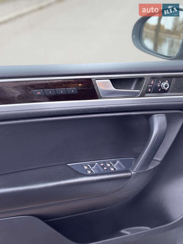 Внедорожник / Кроссовер Volkswagen Touareg 2010 в Луцке