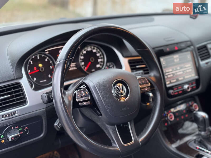 Внедорожник / Кроссовер Volkswagen Touareg 2010 в Луцке