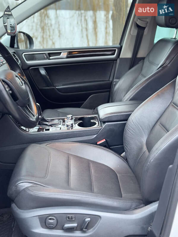 Внедорожник / Кроссовер Volkswagen Touareg 2010 в Луцке