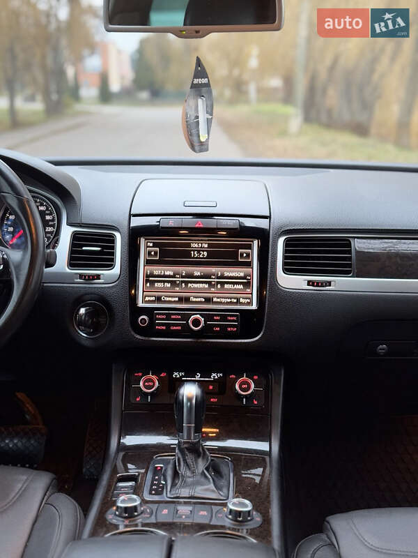 Внедорожник / Кроссовер Volkswagen Touareg 2010 в Луцке
