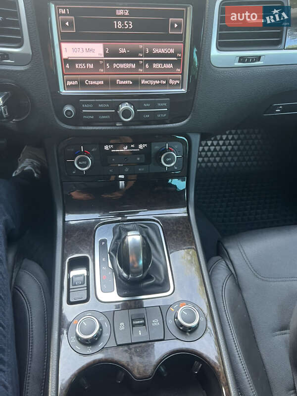 Внедорожник / Кроссовер Volkswagen Touareg 2010 в Луцке