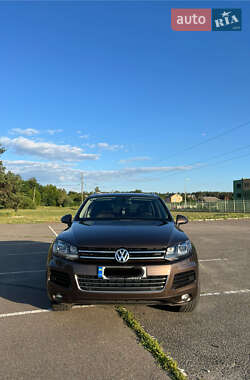 Внедорожник / Кроссовер Volkswagen Touareg 2014 в Киеве