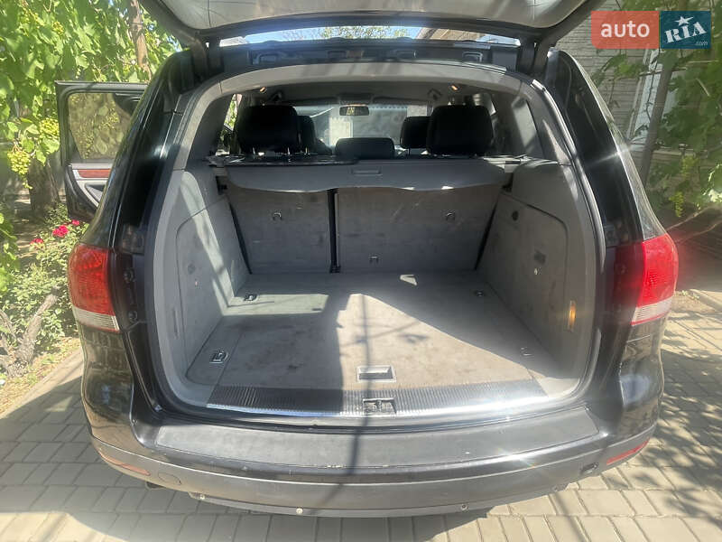 Внедорожник / Кроссовер Volkswagen Touareg 2006 в Николаеве